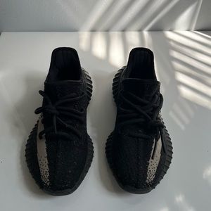 Yeezy 350 v2 Core Black/White - like new